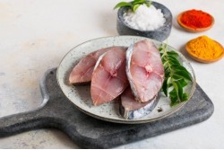 Fresh King Fish Steaks With Skin - Per 1Kg 